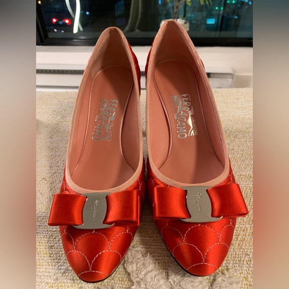 Brand new never worn Ferragamo red silky heels 7B - Picture 3 of 7